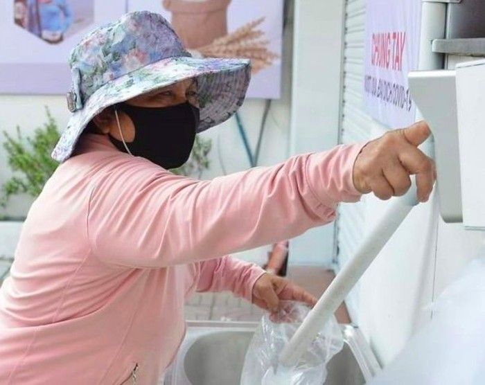 Bukan Duit, ATM di Vietnam Ini Keluarkan Beras Untuk Bantu Masyarakat Kurang Mampu