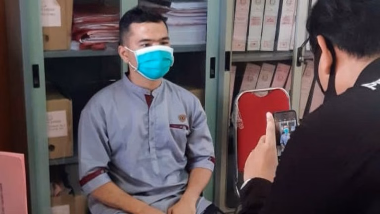 proses hukum putra siregal penjual hp ilegal
