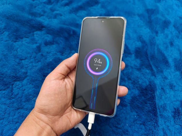 6 Cara Menyalakan HP yang Mati Total, Patut untuk Dicoba! 8 Cara Menghidupkan Hp Yang Mati Total Dengan Mengisi Baterainya