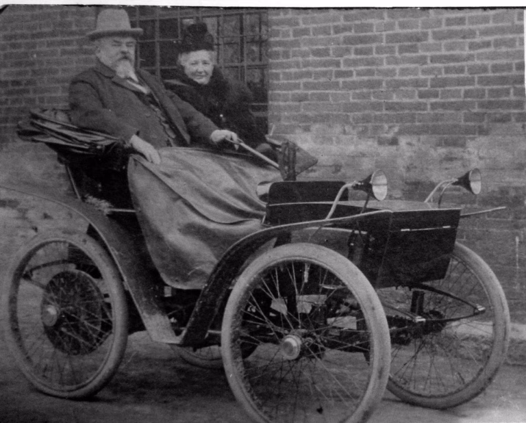 Andreas Flocken Dengan Mobil Listriknya (wikimedia Commons)
