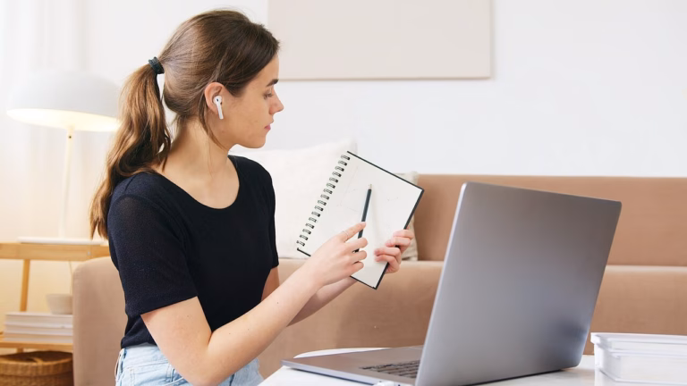 Tips Memilih Laptop Untuk Mahasiswa Yang Tepat (ruangidea.com)
