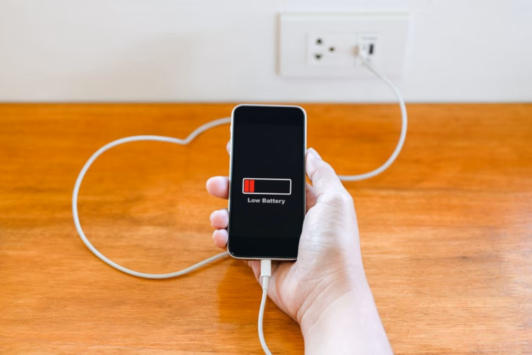 5 Tips Mengatasi Masalah Baterai HP Tidak Terisi Ketika di-Charge