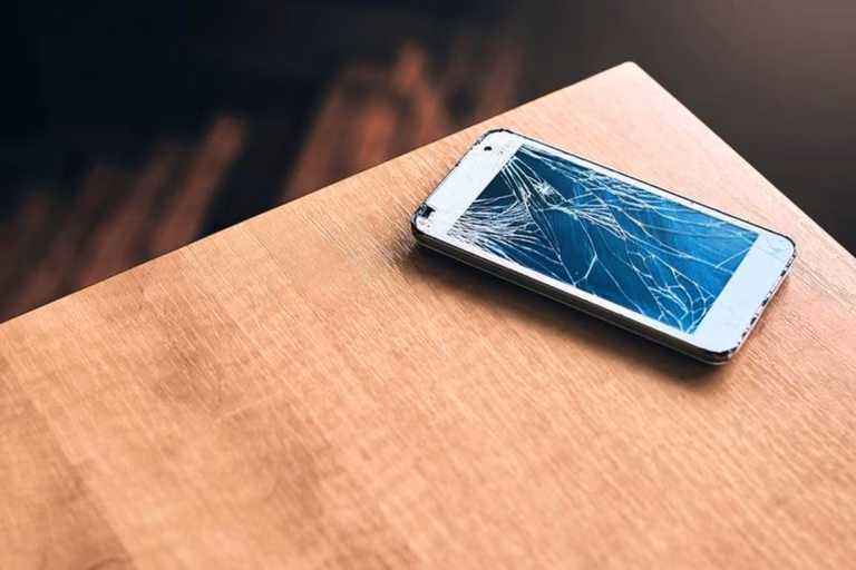 Cara Mengatasi Layar Hp Retak (techno.okezone.com)