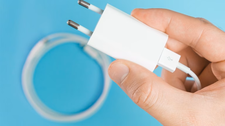 10 Charger USB HP Terbaik untuk Pengisian Cepat dan Aman 8 10 Charger USB HP Terbaik untuk Pengisian Cepat dan Aman