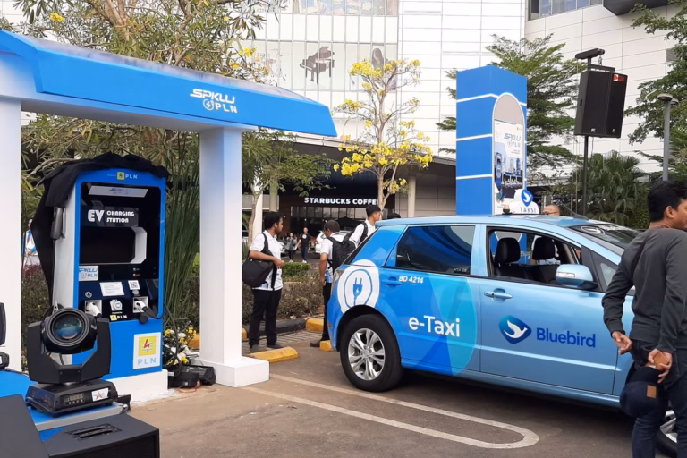 SPKLU Utomo Buka Isi Daya Gratis untuk Mobil Listrik Selama Lebaran 8 SPKLU Utomo Buka Isi Daya Gratis untuk Mobil Listrik Selama Lebaran