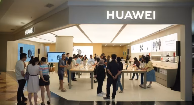 HUAWEI Experience Store Buka Kembali di Mall Taman Anggrek