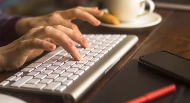 7 Rekomendasi Keyboard Wireless Terbaik 2024