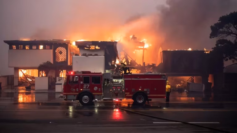 Mengenal Angin Santa Ana, Penyebab Kebakaran Besar di Los Angeles 11 Mengenal Angin Santa Ana, Penyebab Kebakaran Besar di Los Angeles