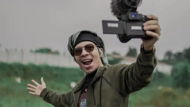 8 Cara Mendapatkan Uang dari Internet Pemula 6 8 Cara Mendapatkan Uang Dari Internet Mudah Youtuber