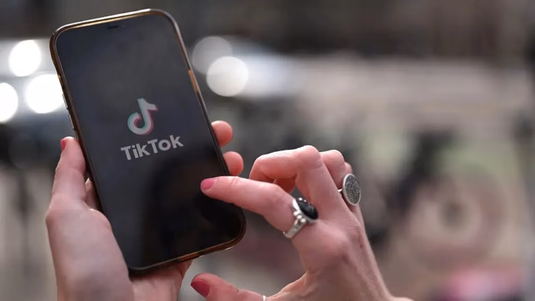 5 Medsos Terpopuler di Indonesia 2025: TikTok Tempati Posisi Teratas 4 5 Medsos Terpopuler di Indonesia 2025: TikTok Tempati Posisi Teratas