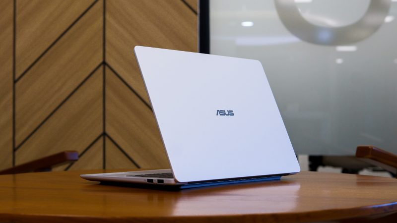 ASUS Perkuat Vivobook S14 Terbaru dengan Intel® Core™ Series 3 2 Foto Vivobook S14 S5452MA 2.jpg